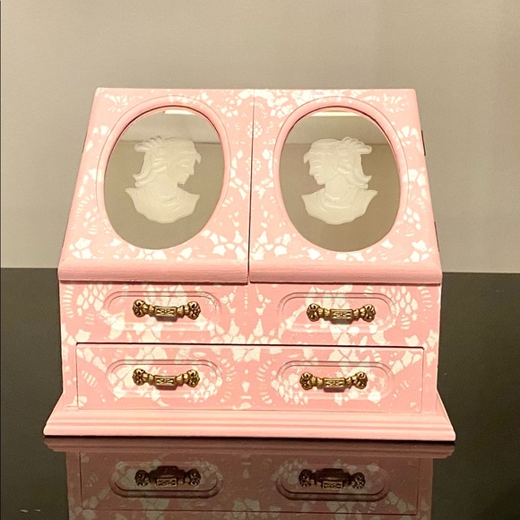 Vintage Jewelry Box Cameo and Lace
